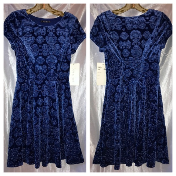 Doe & Rae Dresses & Skirts - Doe&Rae Blue Floral Print Velvet Corset Back Dress Doe & Rae Dresses & Skirts - Doe&Rae Blue Floral Print Velvet Corset Back Dress